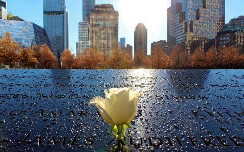 Nowy Jork - wycieczka, zwiedzanie (20) Memorial 9-11.jpg